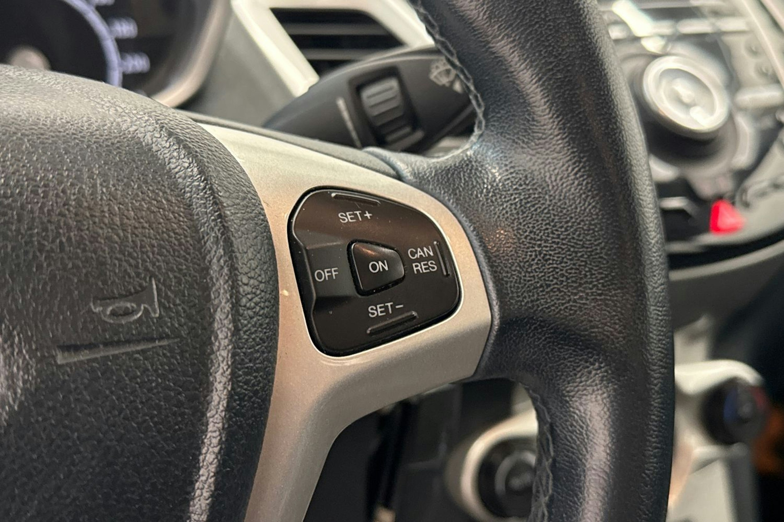 musta Ford Fiesta 2012 kuva 15.