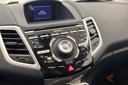 musta Ford Fiesta 2012 kuva 16.