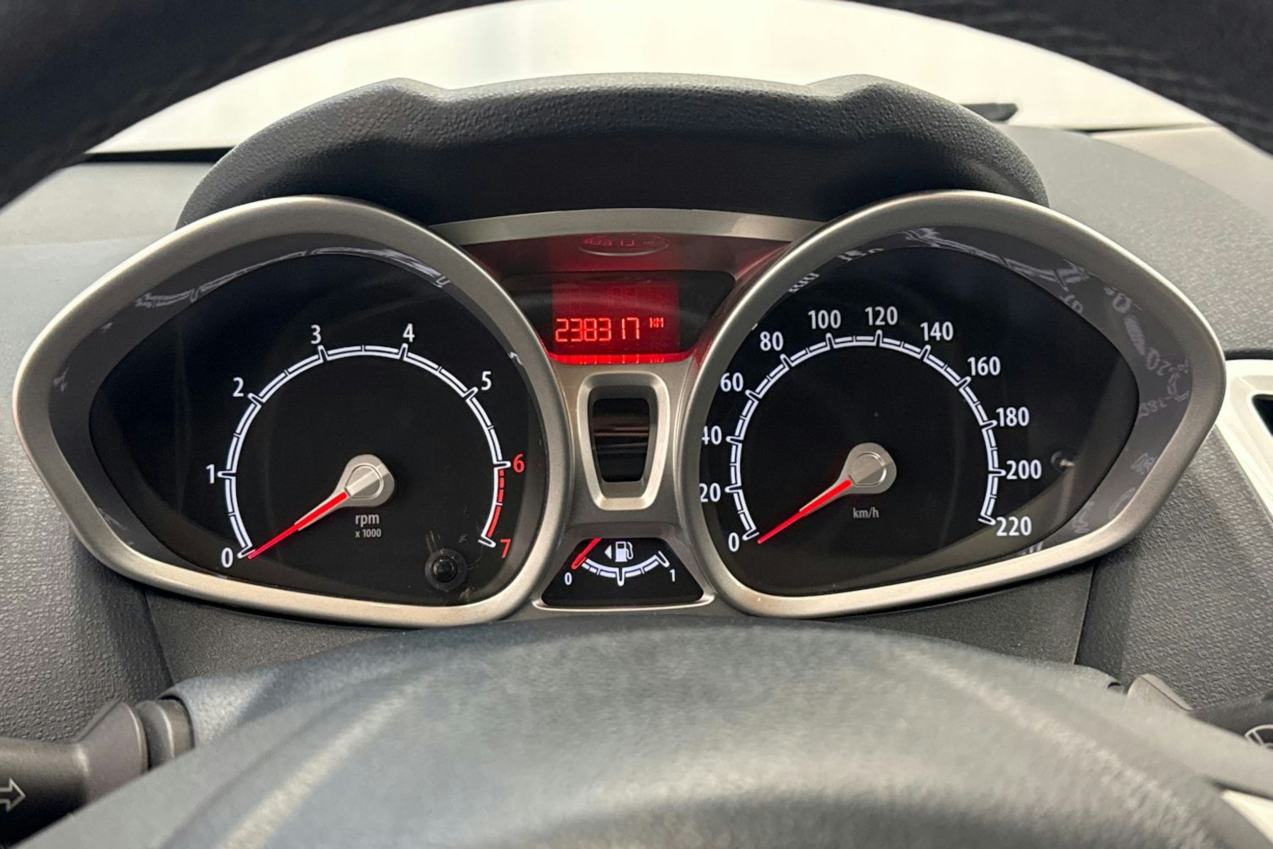 musta Ford Fiesta 2012 kuva 18.