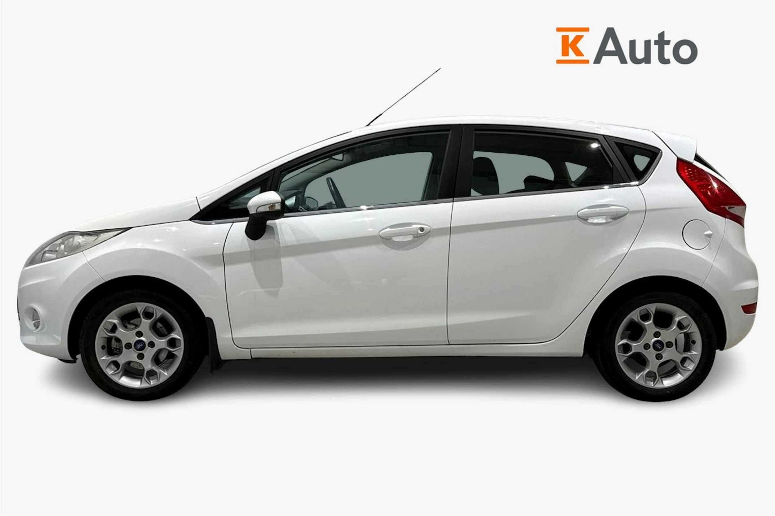 valkoinen Ford Fiesta 2012 kuva 6.