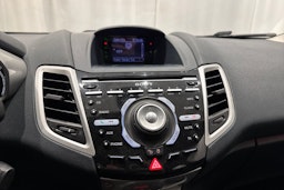 valkoinen Ford Fiesta 2012 kuva 20.