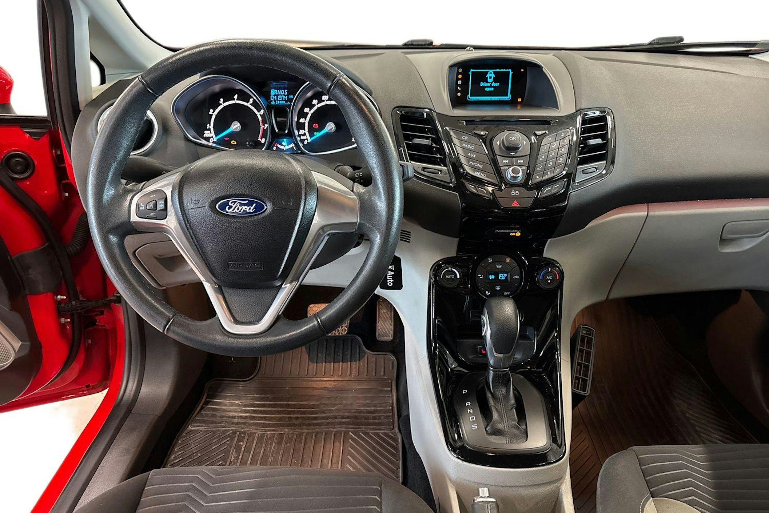 punainen Ford Fiesta 2013 kuva 9.