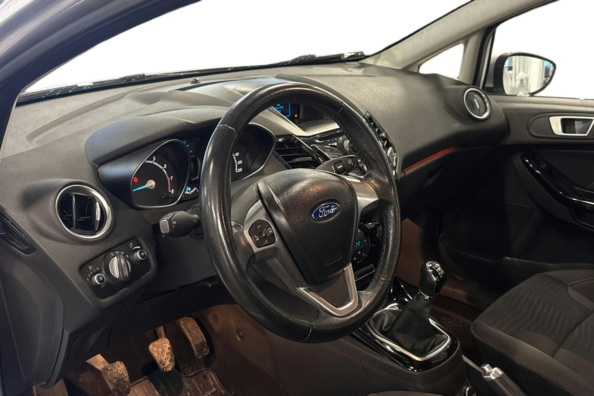 harmaa Ford Fiesta 2013 kuva 3.