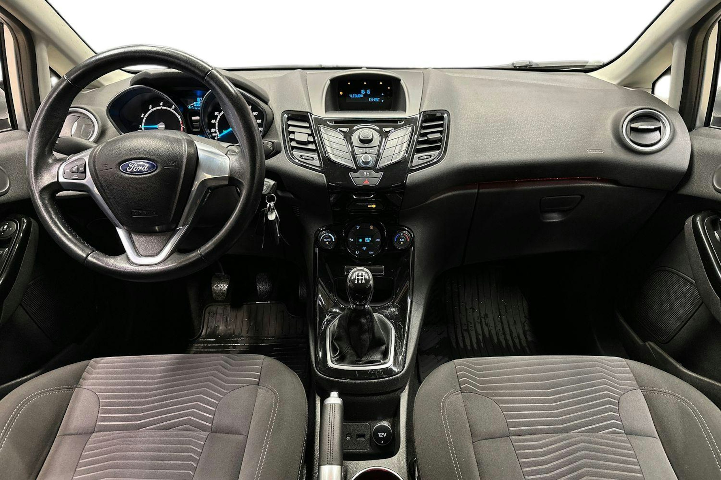 harmaa Ford Fiesta 2013 kuva 7.