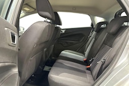 harmaa Ford Fiesta 2013 kuva 8.