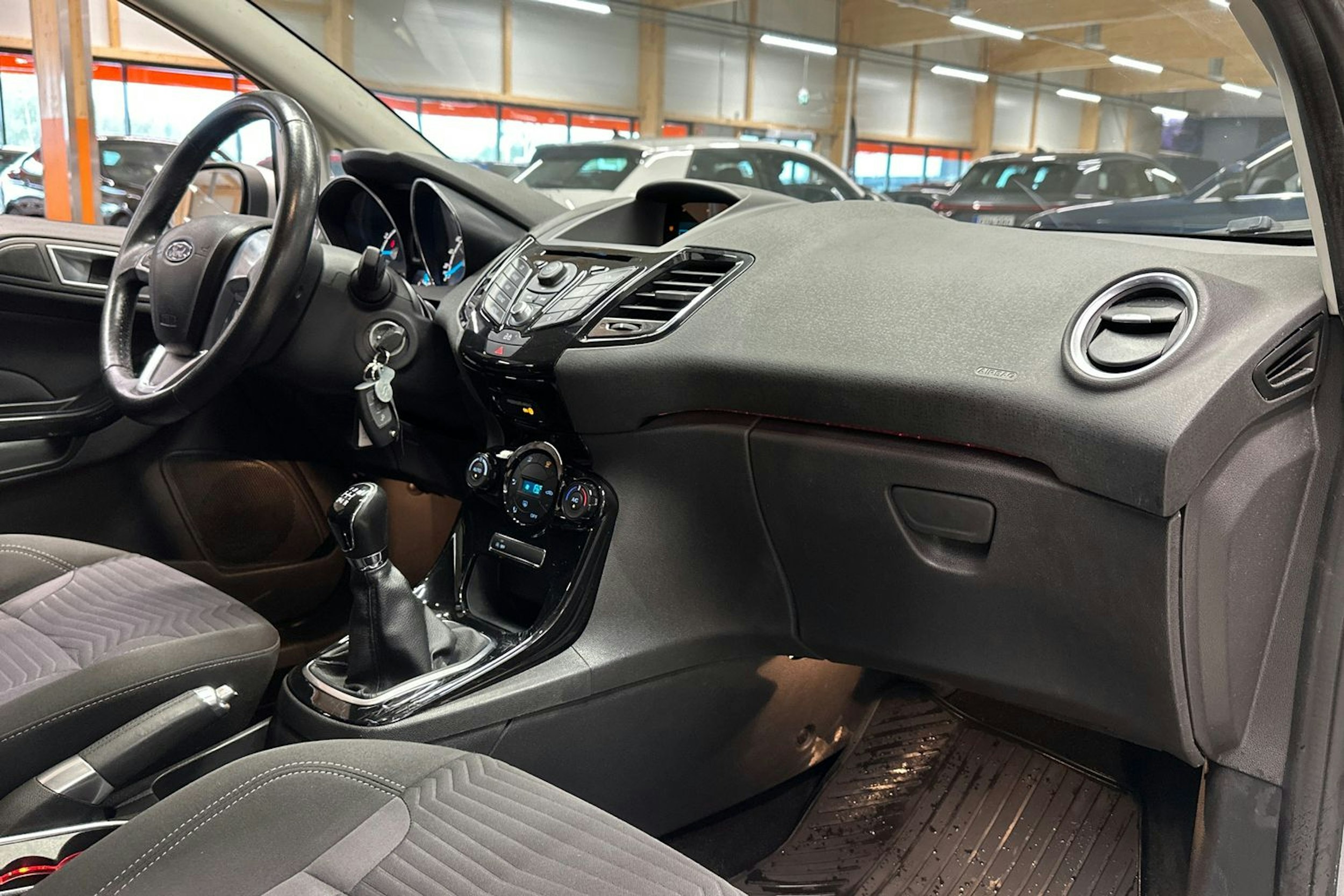 harmaa Ford Fiesta 2013 kuva 11.