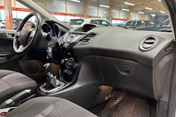 harmaa Ford Fiesta 2013 kuva 11.