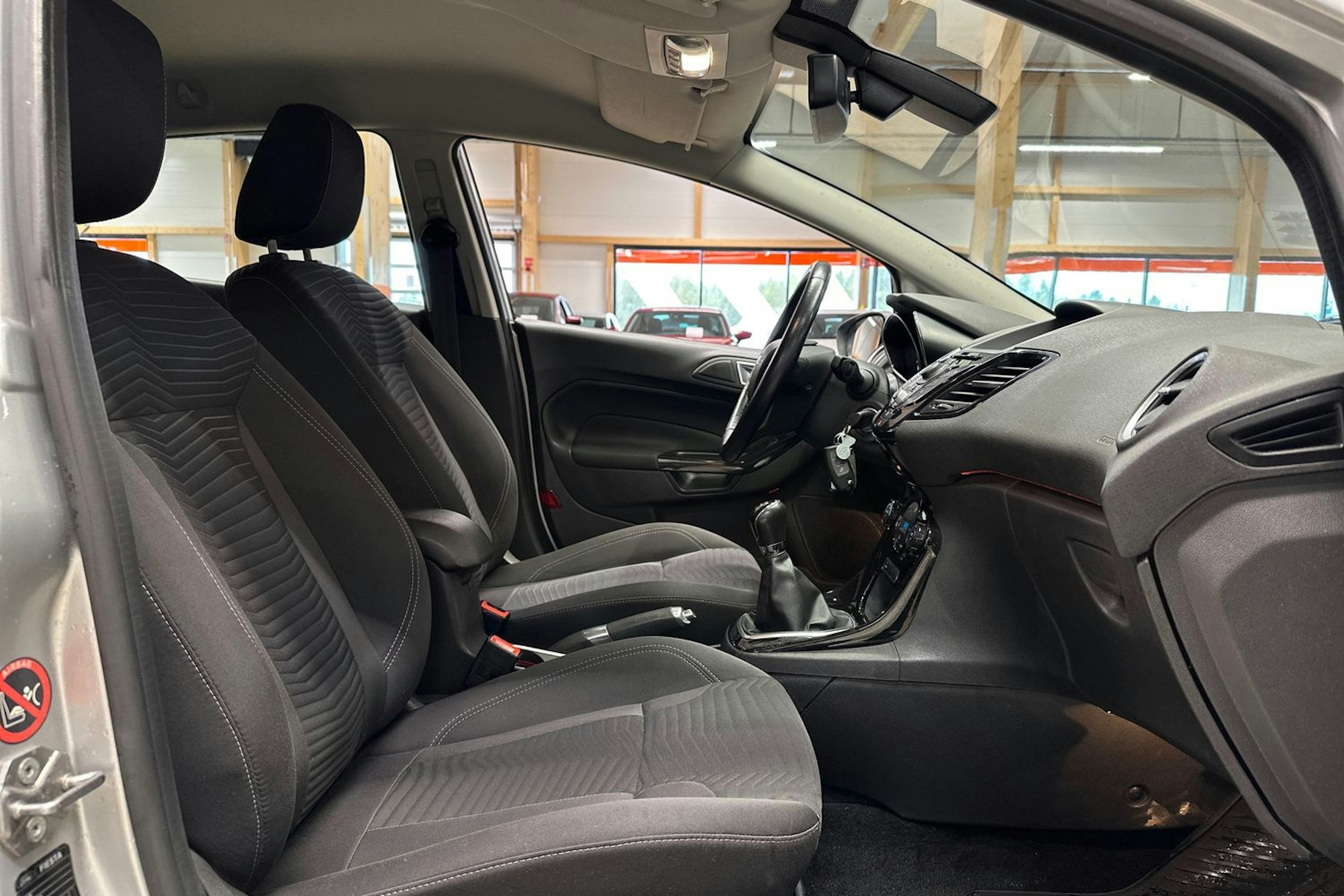 harmaa Ford Fiesta 2013 kuva 12.