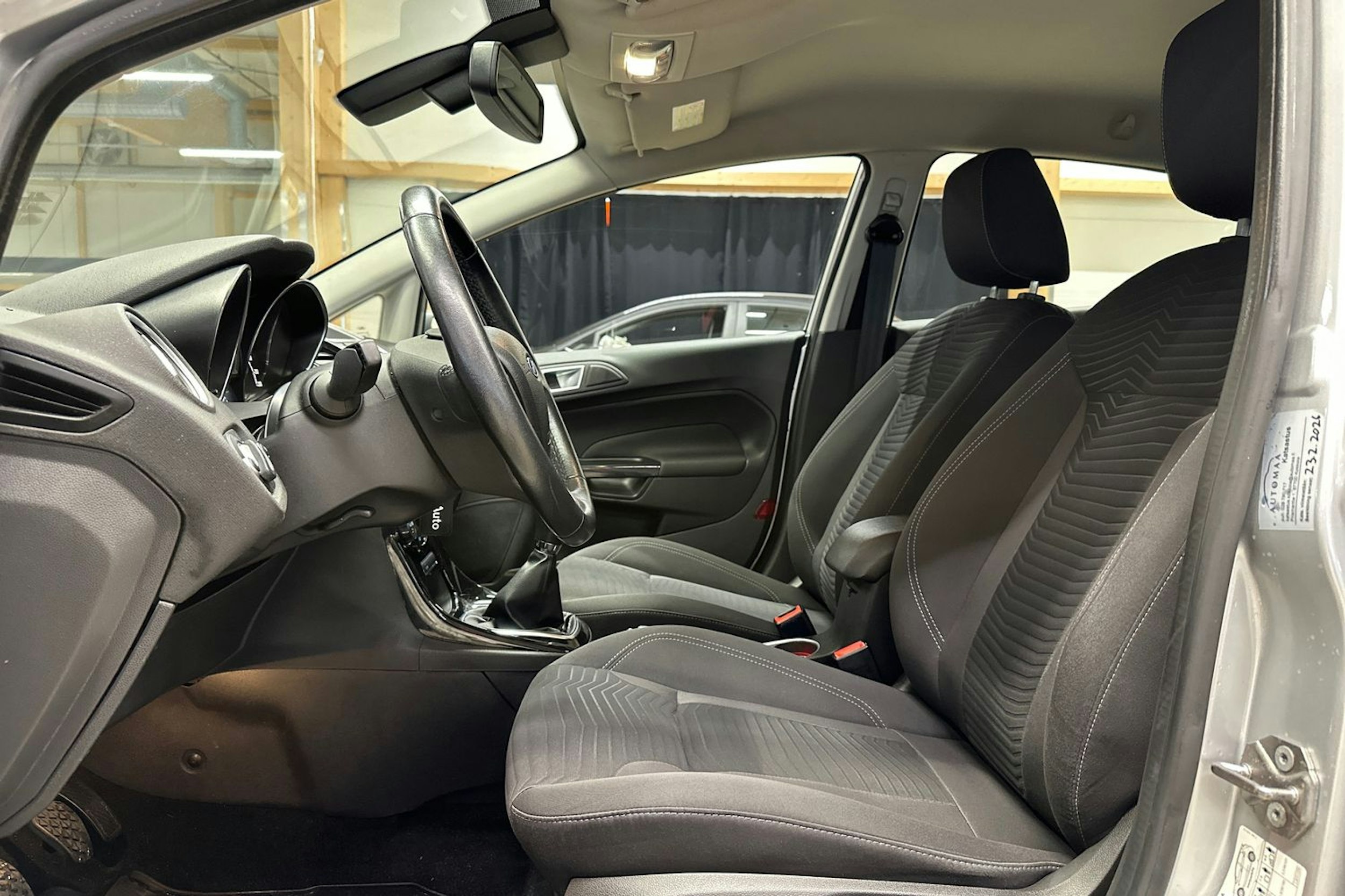 harmaa Ford Fiesta 2013 kuva 14.