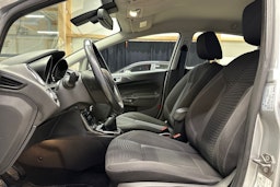 harmaa Ford Fiesta 2013 kuva 14.