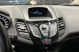 harmaa Ford Fiesta 2013 kuva 16.