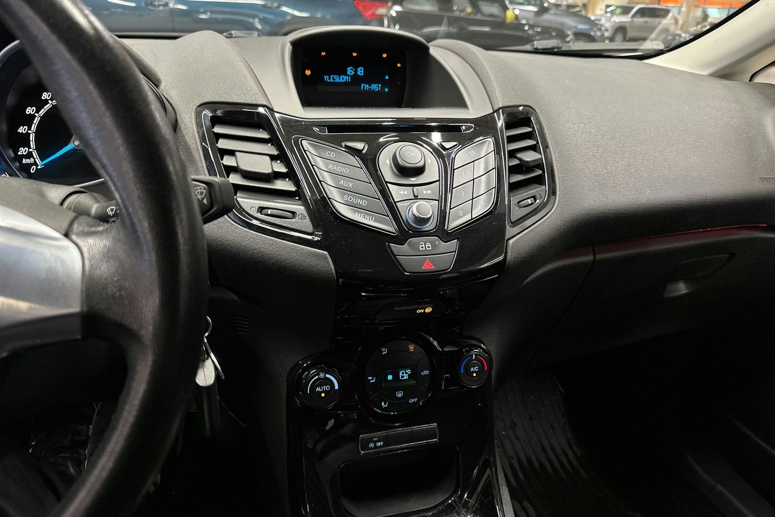 harmaa Ford Fiesta 2013 kuva 18.