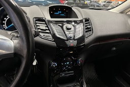 harmaa Ford Fiesta 2013 kuva 18.