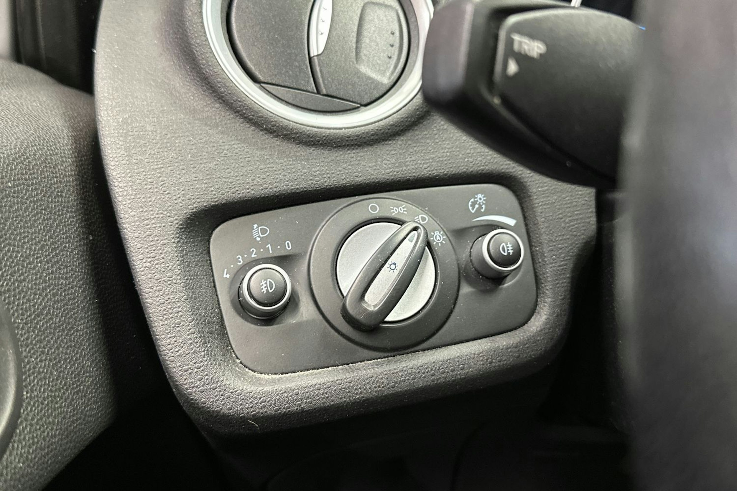 harmaa Ford Fiesta 2013 kuva 21.