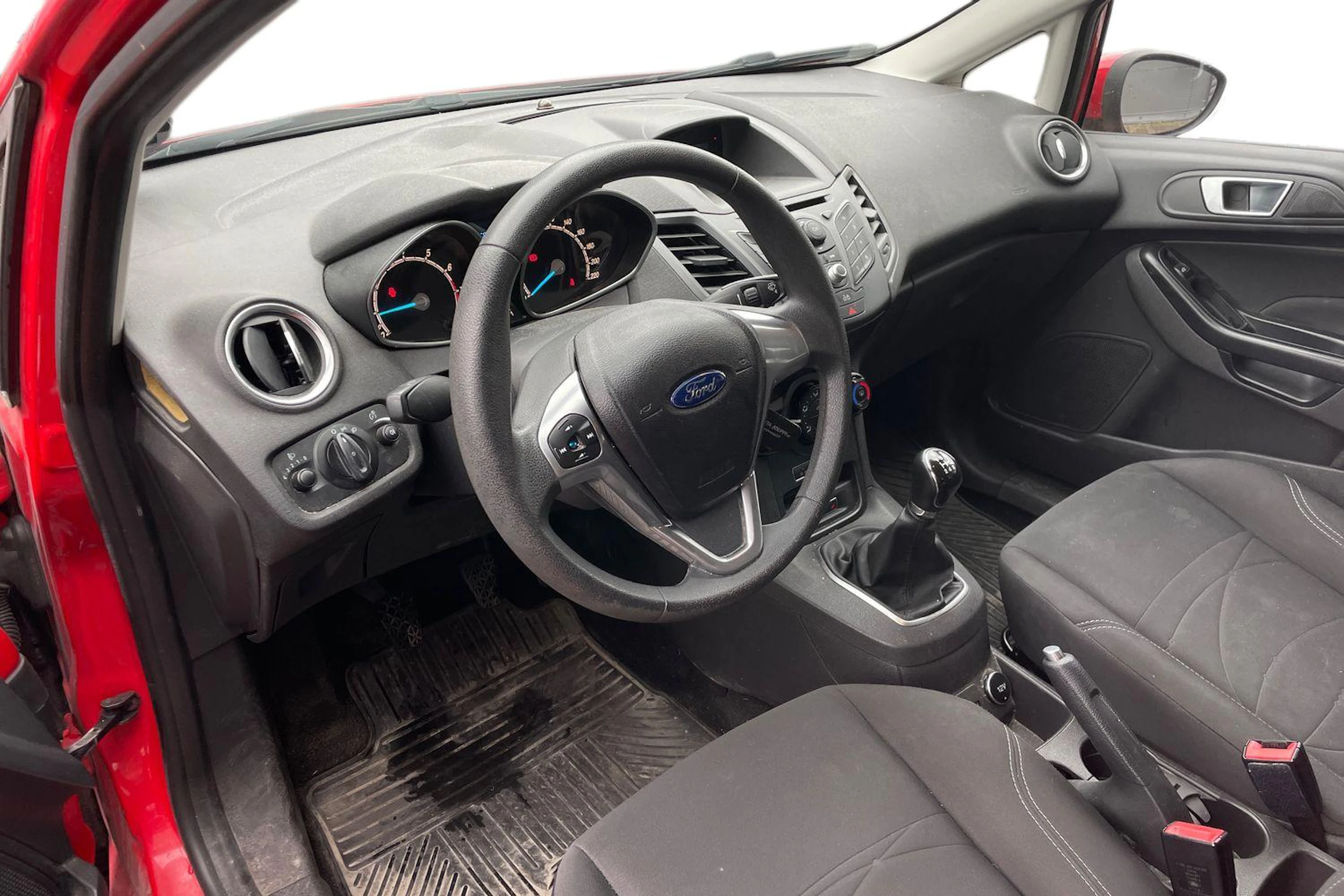Punainen Ford FIESTA 2013 kuva 3.