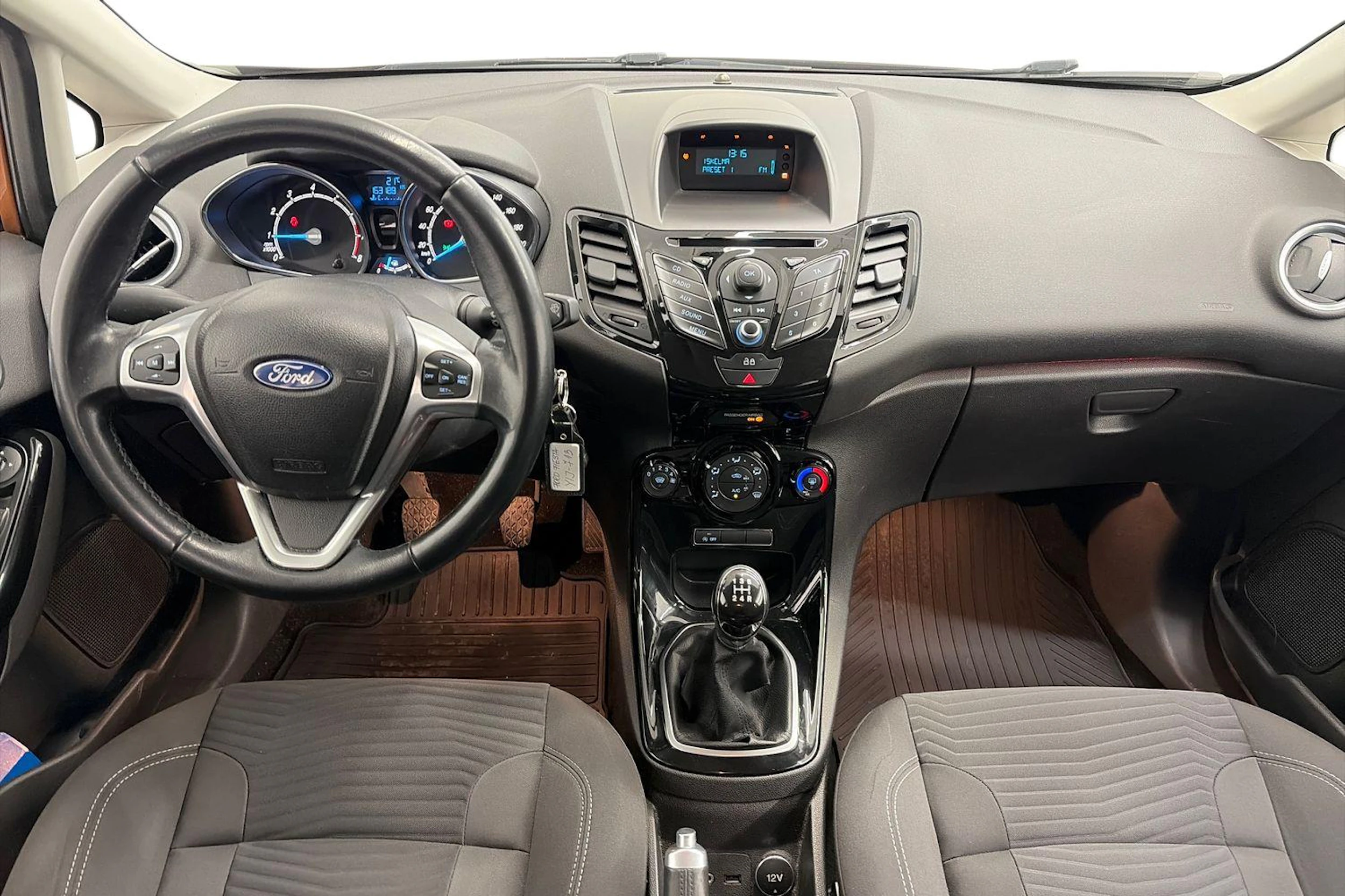 ruskea (beige) Ford Fiesta 2013 kuva 7.