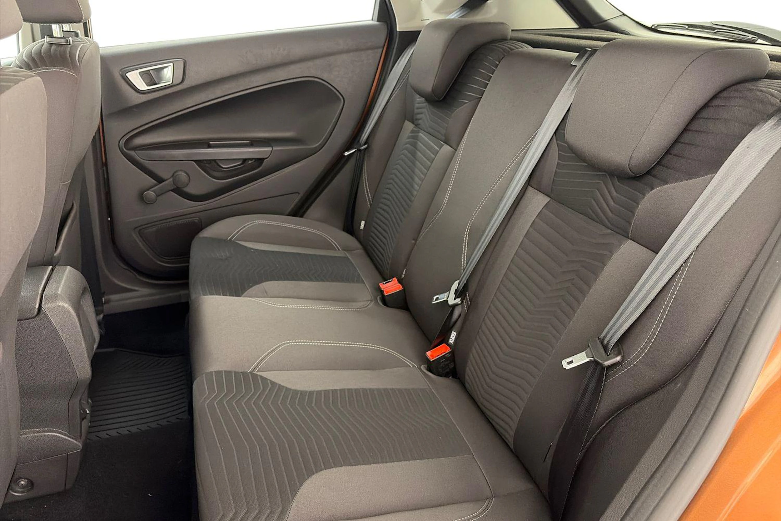 ruskea (beige) Ford Fiesta 2013 kuva 8.