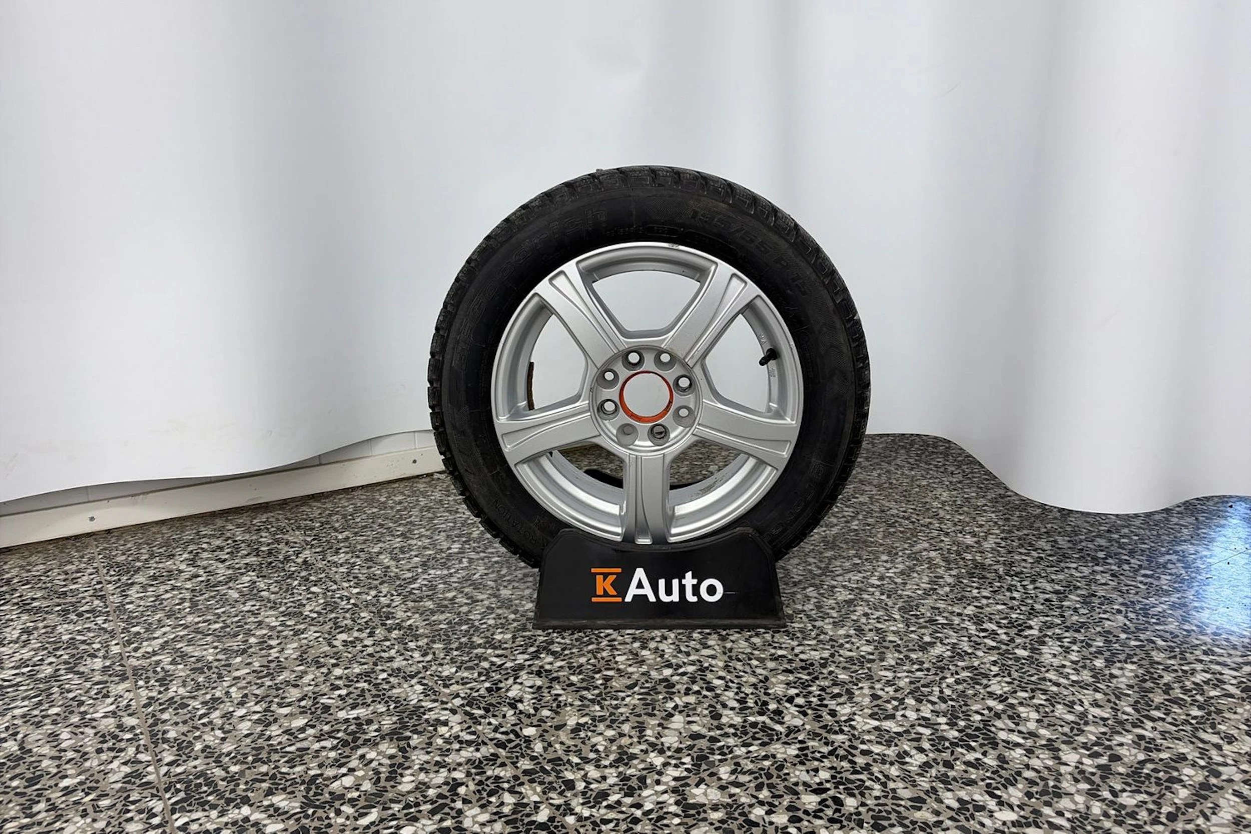 ruskea (beige) Ford Fiesta 2013 kuva 10.