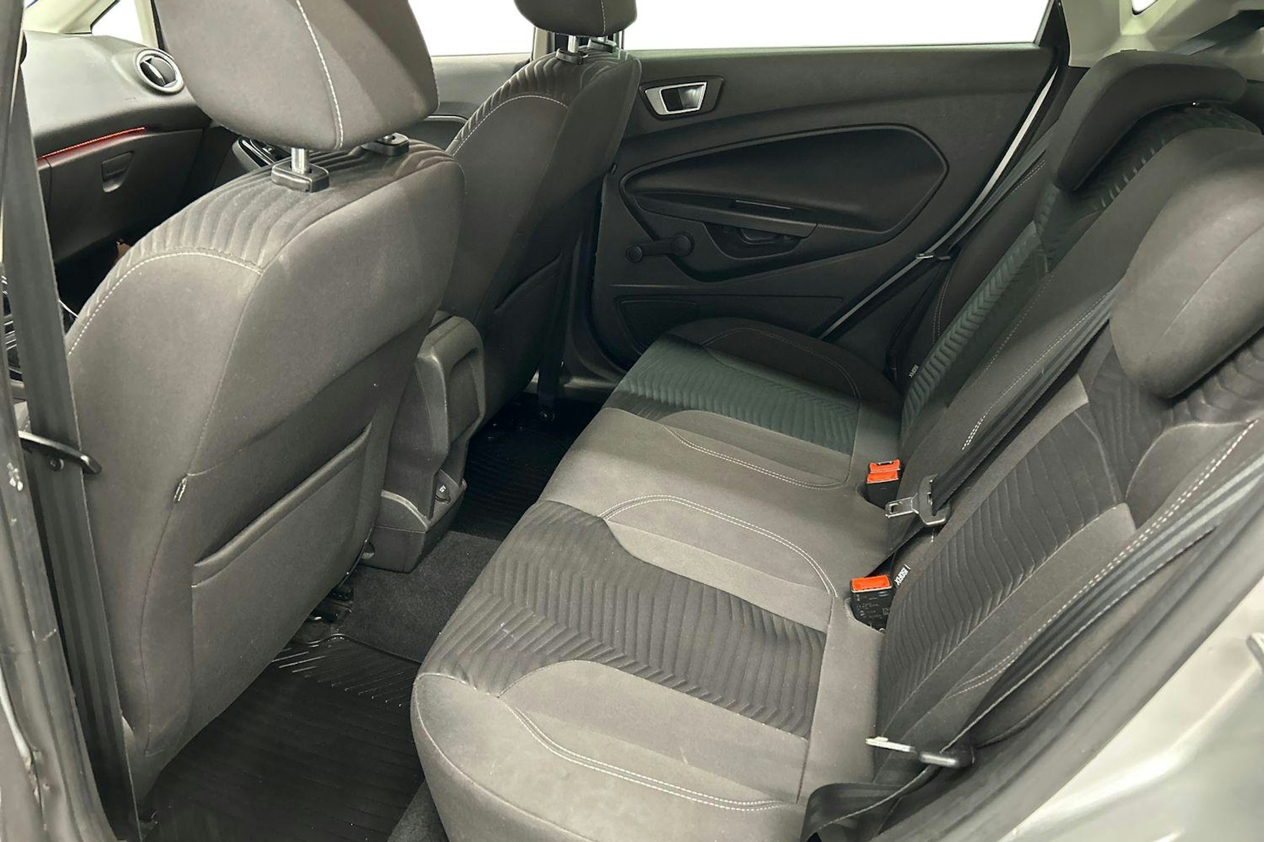 harmaa Ford Fiesta 2014 kuva 10.