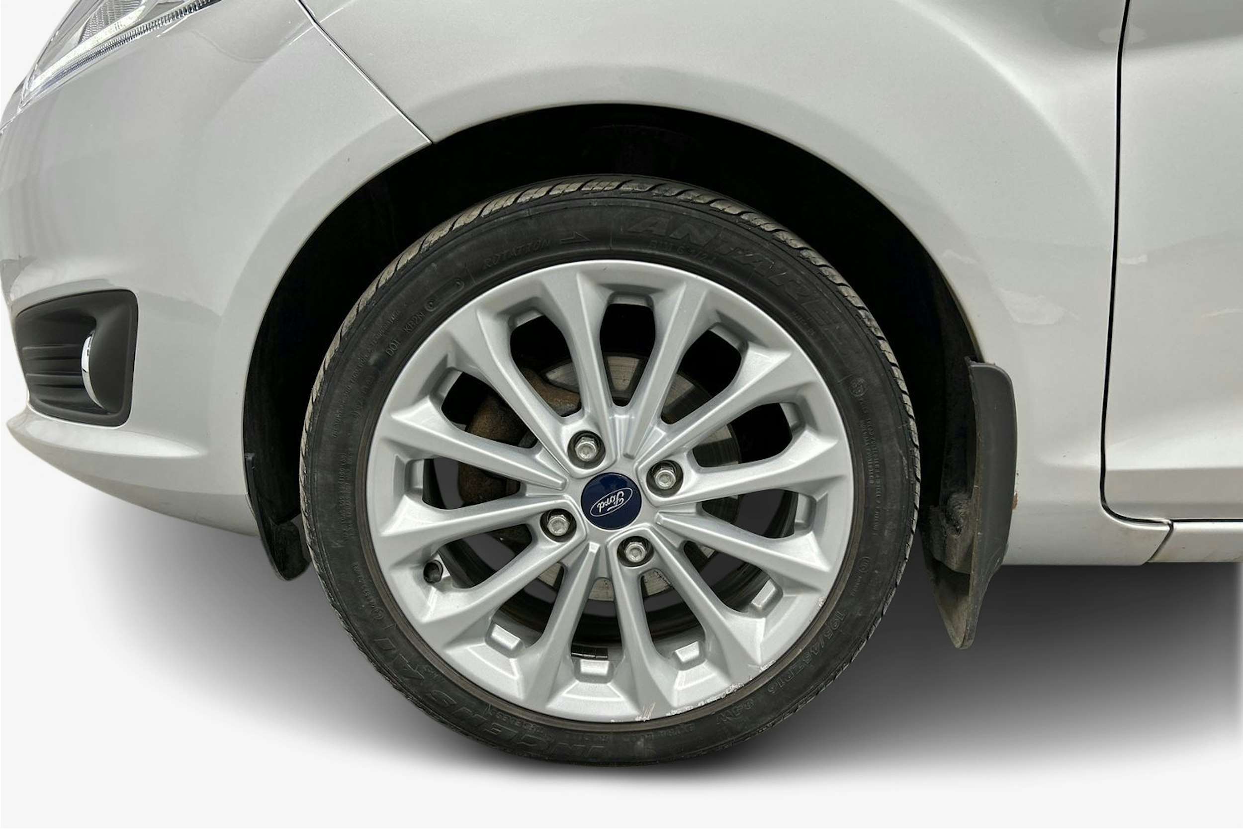 harmaa Ford Fiesta 2014 kuva 11.