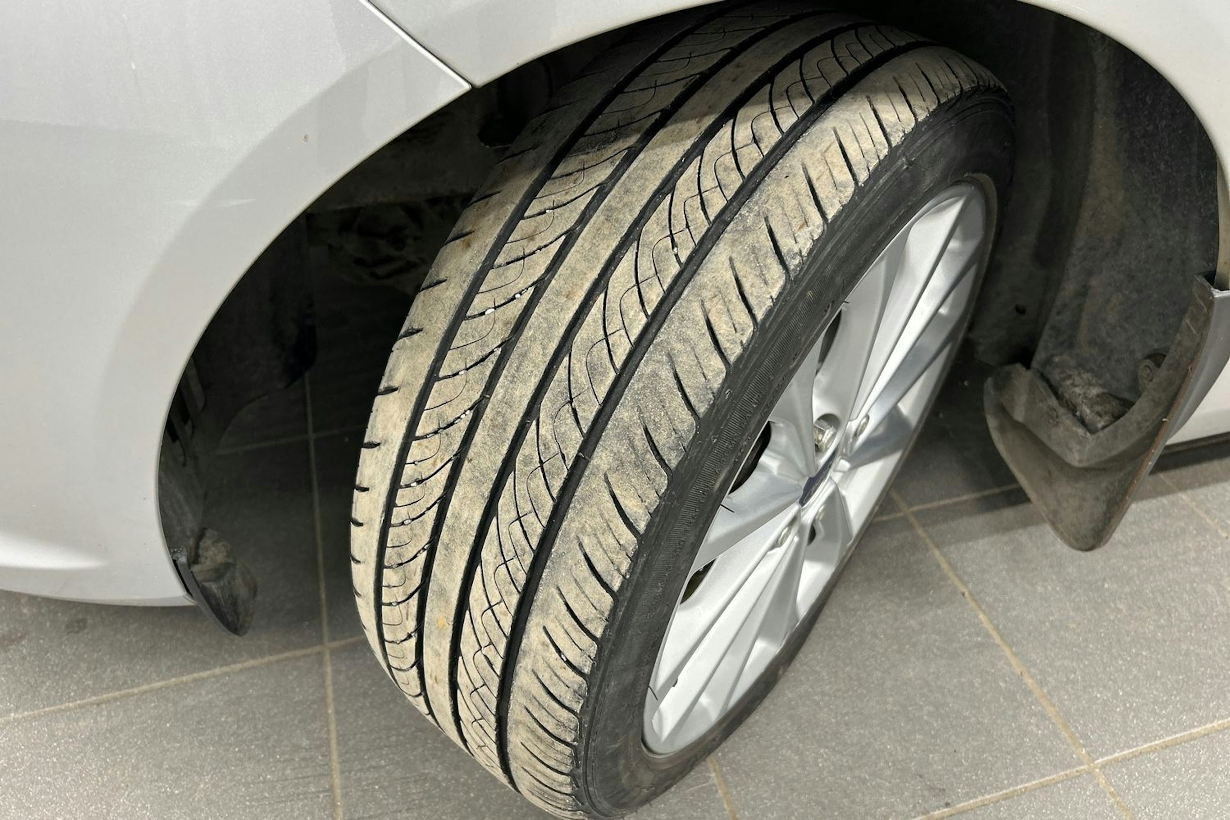 harmaa Ford Fiesta 2014 kuva 13.