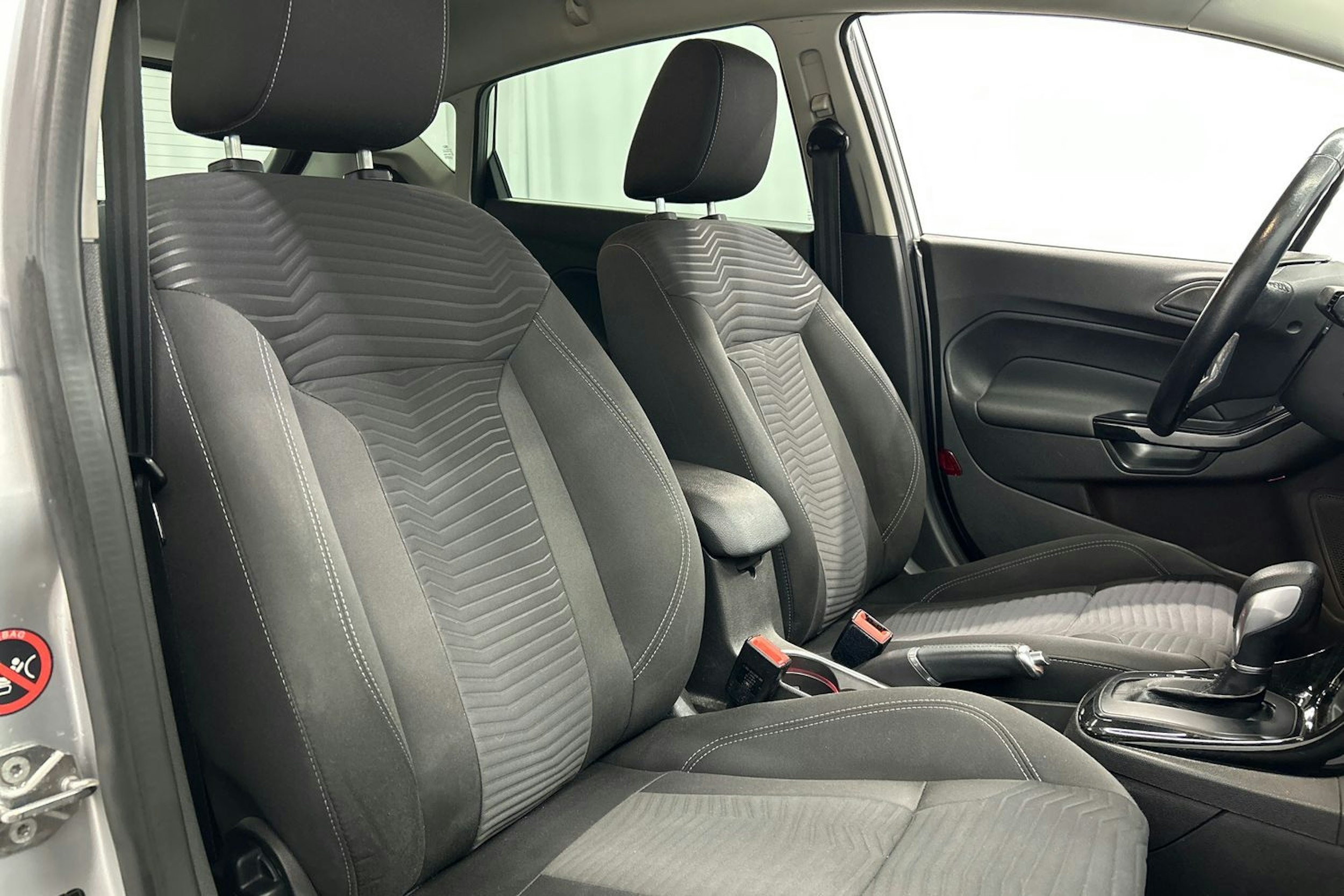 harmaa Ford Fiesta 2014 kuva 15.