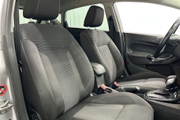 harmaa Ford Fiesta 2014 kuva 15.