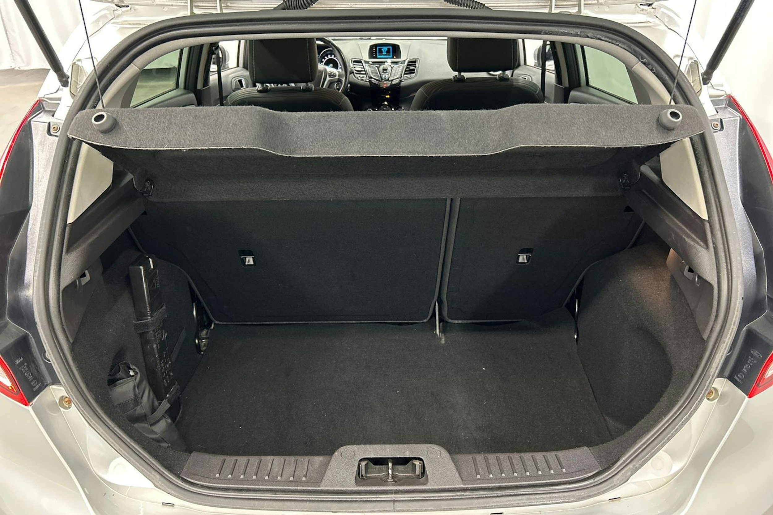 harmaa Ford Fiesta 2014 kuva 16.