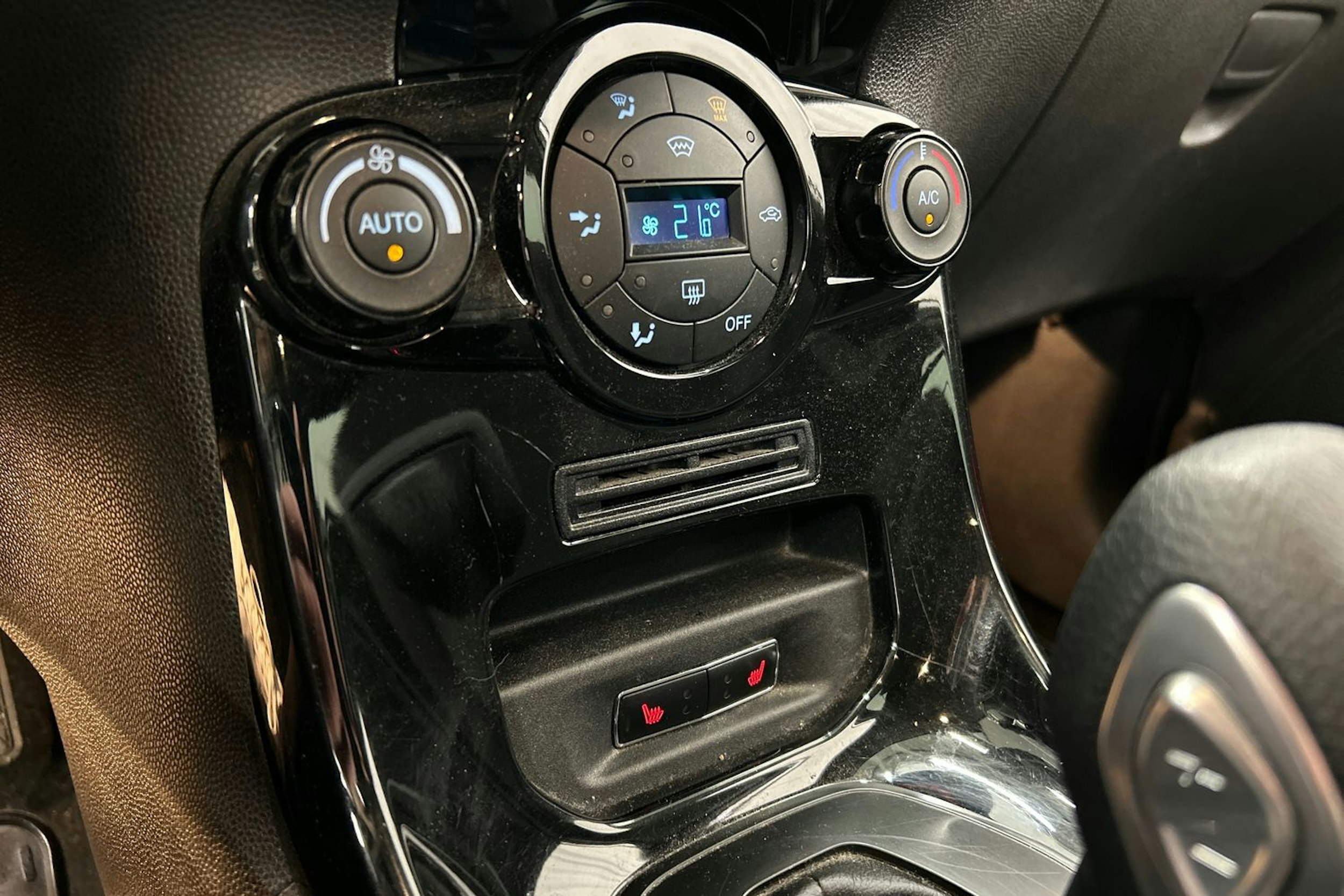 harmaa Ford Fiesta 2014 kuva 24.