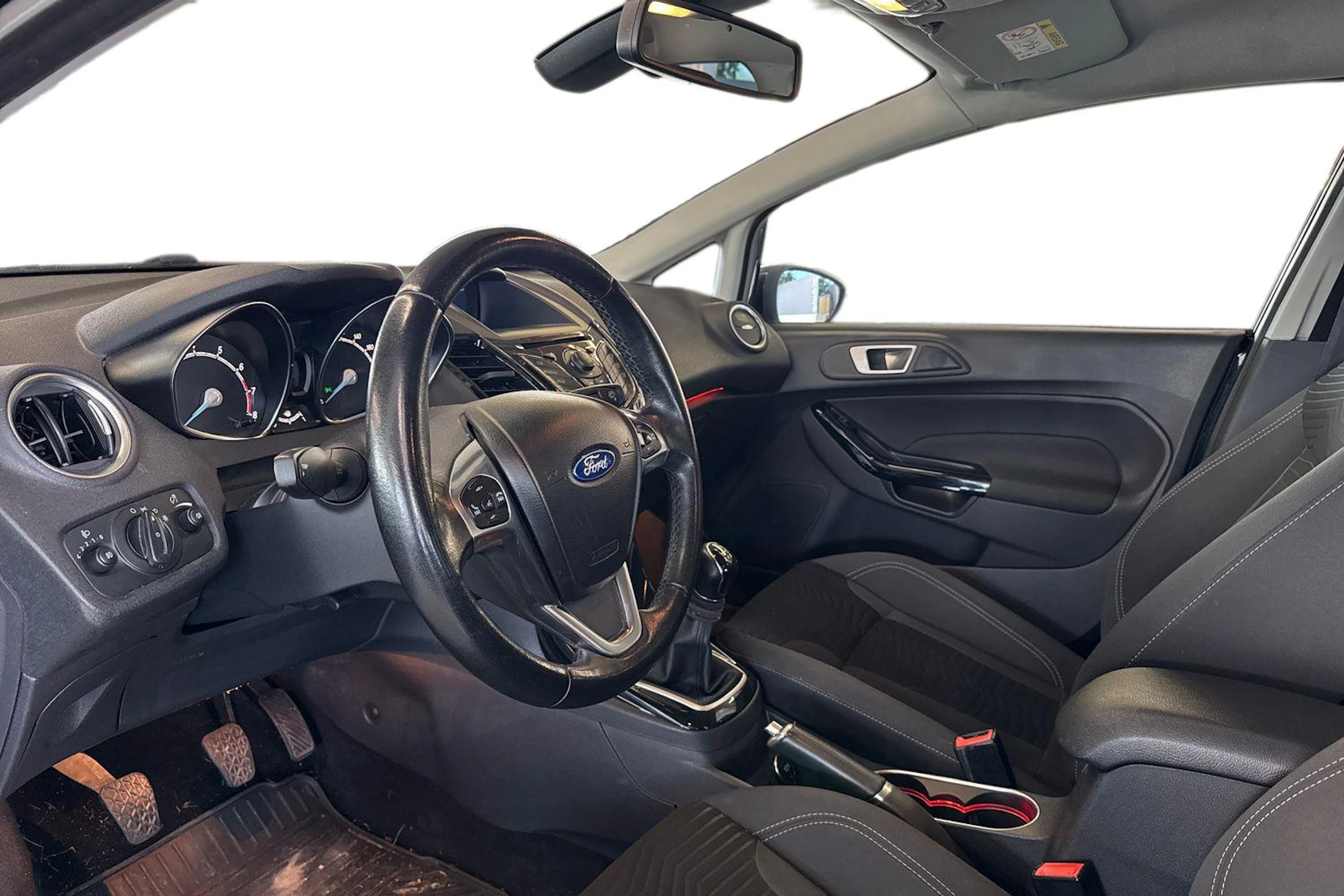 musta Ford Fiesta 2014 kuva 3.