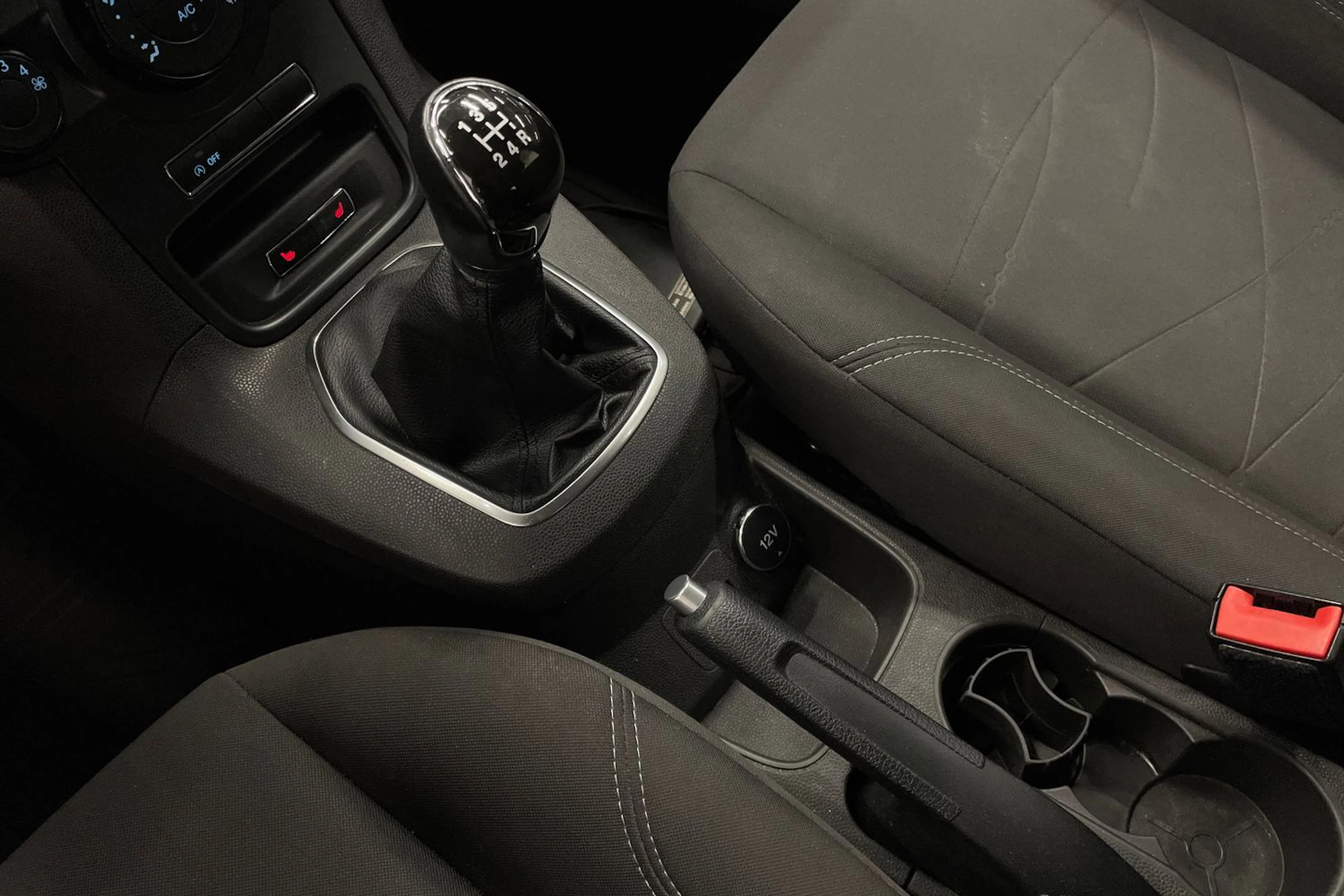 Ruskea (beige) Ford FIESTA 2014 kuva 14.