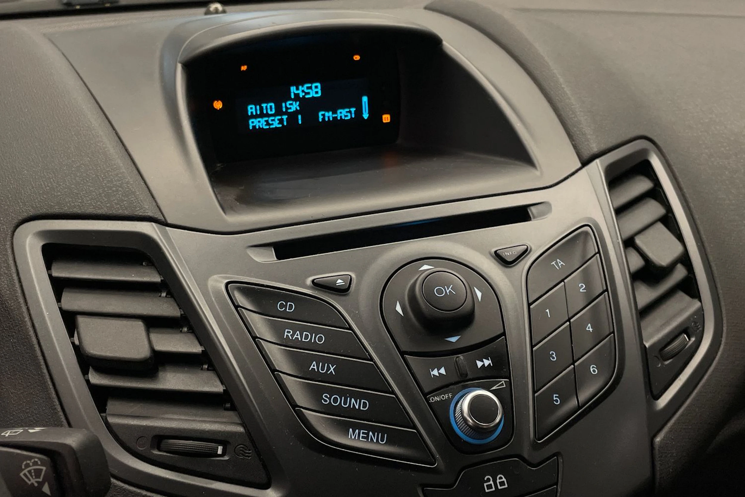 Ruskea (beige) Ford FIESTA 2014 kuva 16.