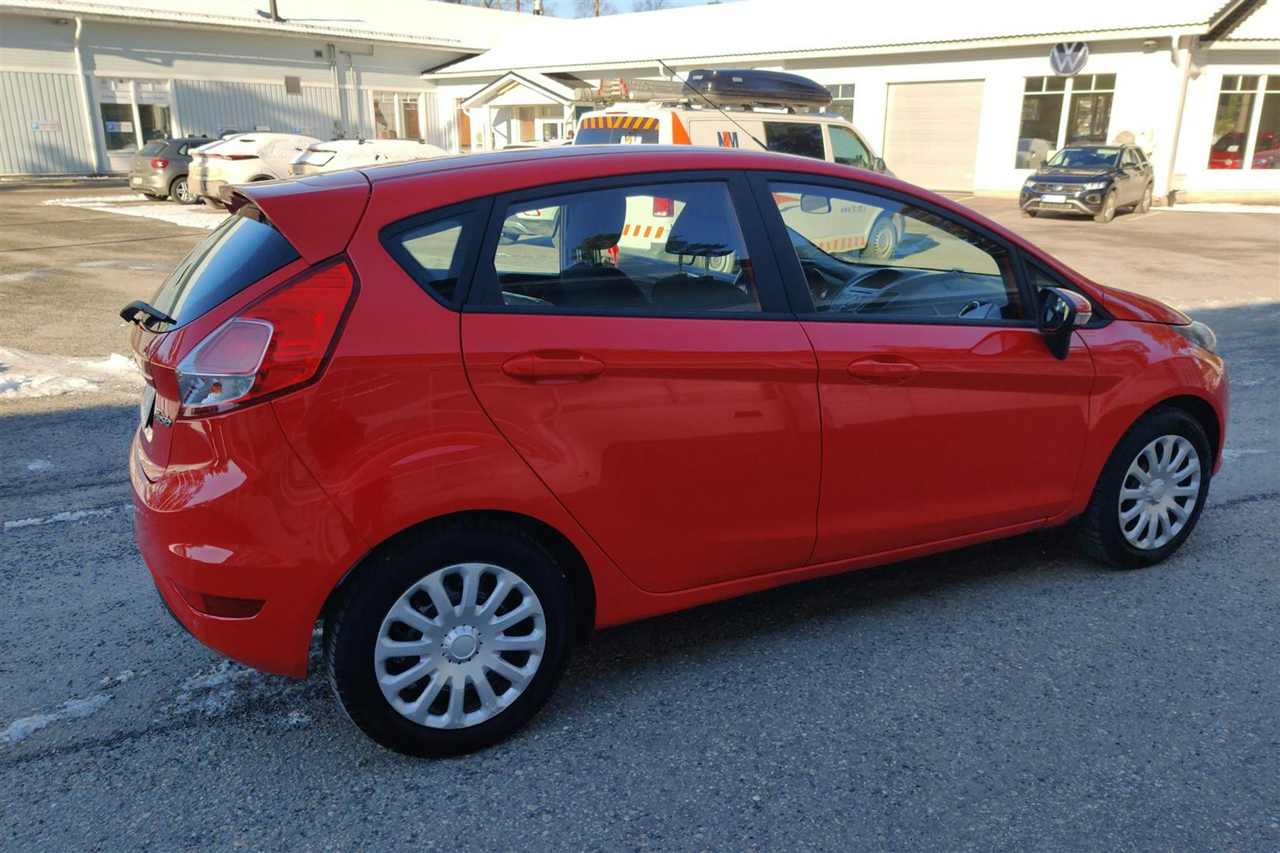 punainen Ford Fiesta 2015 kuva 3.