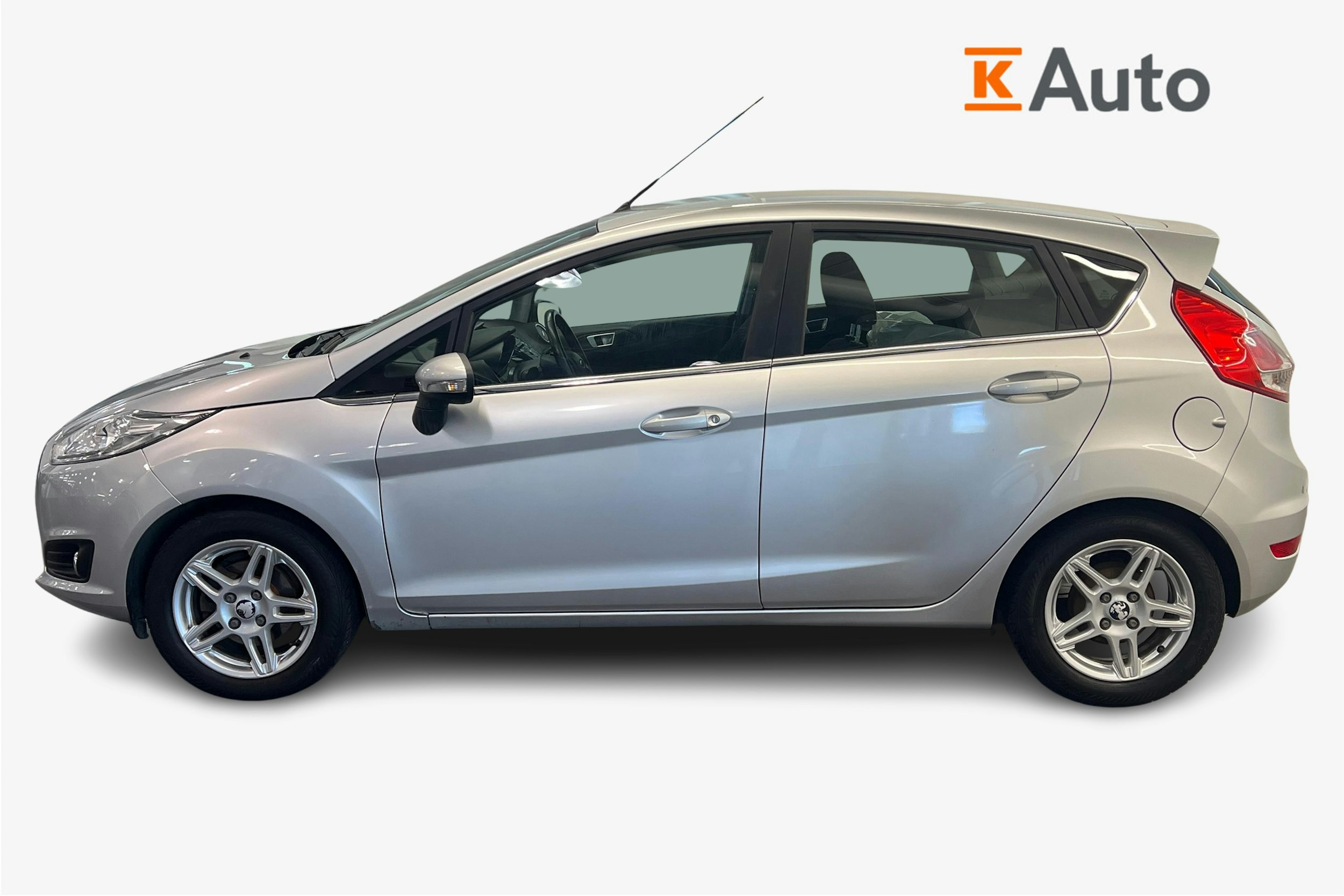 harmaa Ford Fiesta 2015 kuva 6.