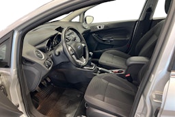 harmaa Ford Fiesta 2015 kuva 7.