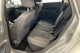 harmaa Ford Fiesta 2015 kuva 10.