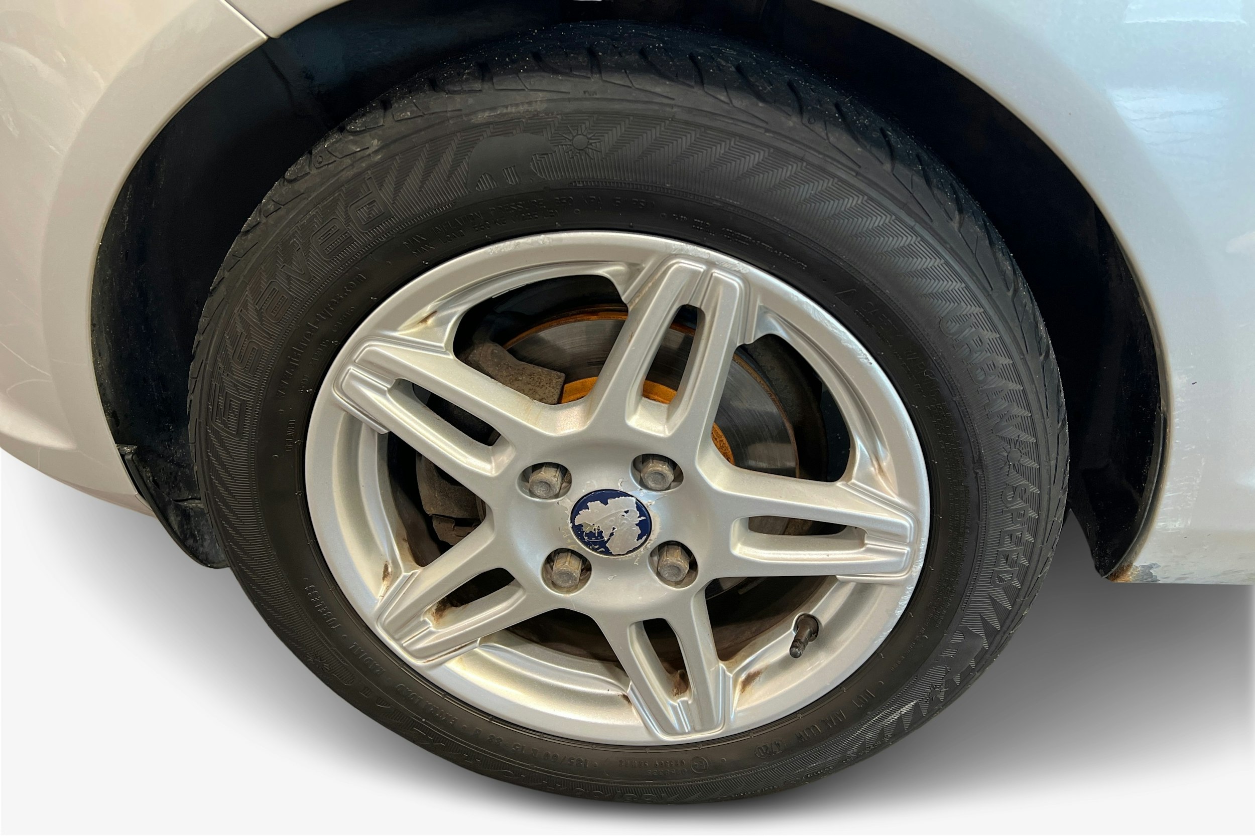 harmaa Ford Fiesta 2015 kuva 11.