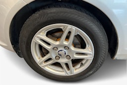 harmaa Ford Fiesta 2015 kuva 11.