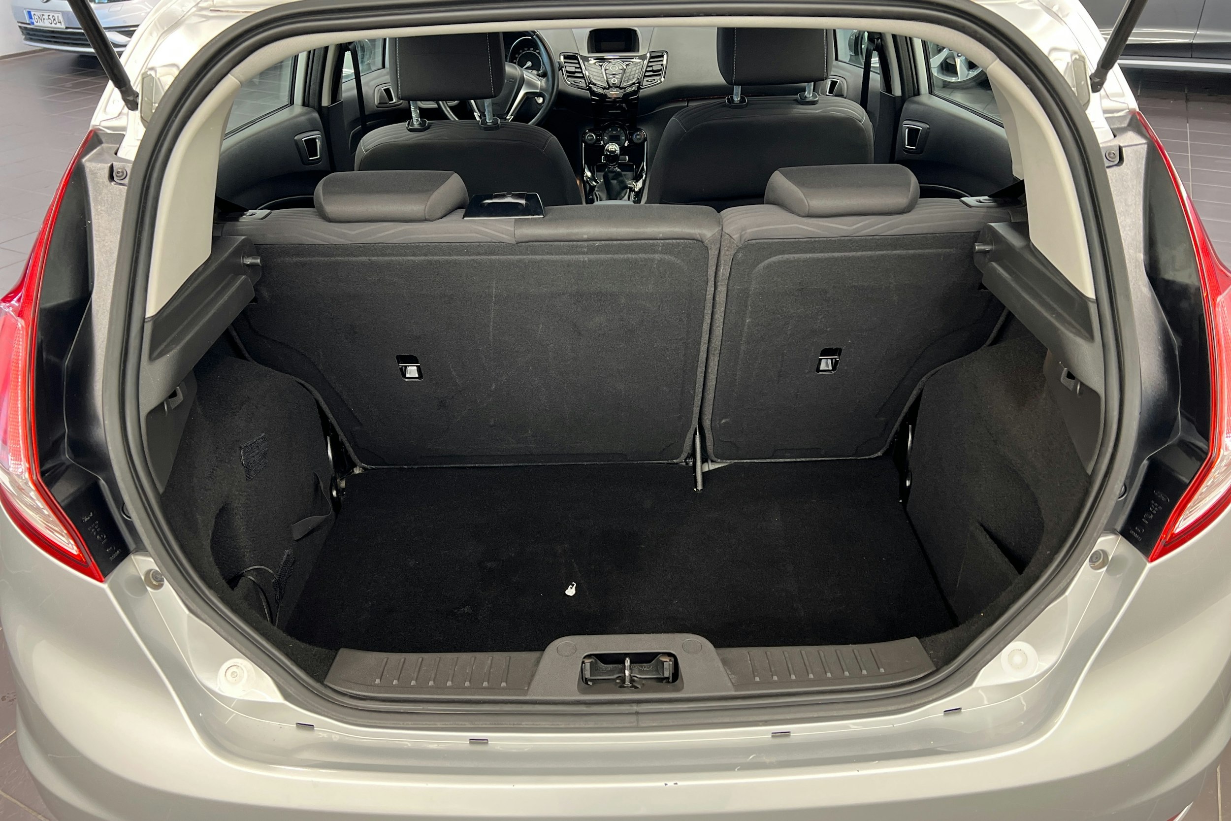 harmaa Ford Fiesta 2015 kuva 14.