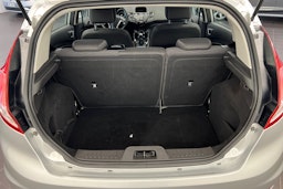 harmaa Ford Fiesta 2015 kuva 14.