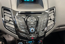 harmaa Ford Fiesta 2015 kuva 21.