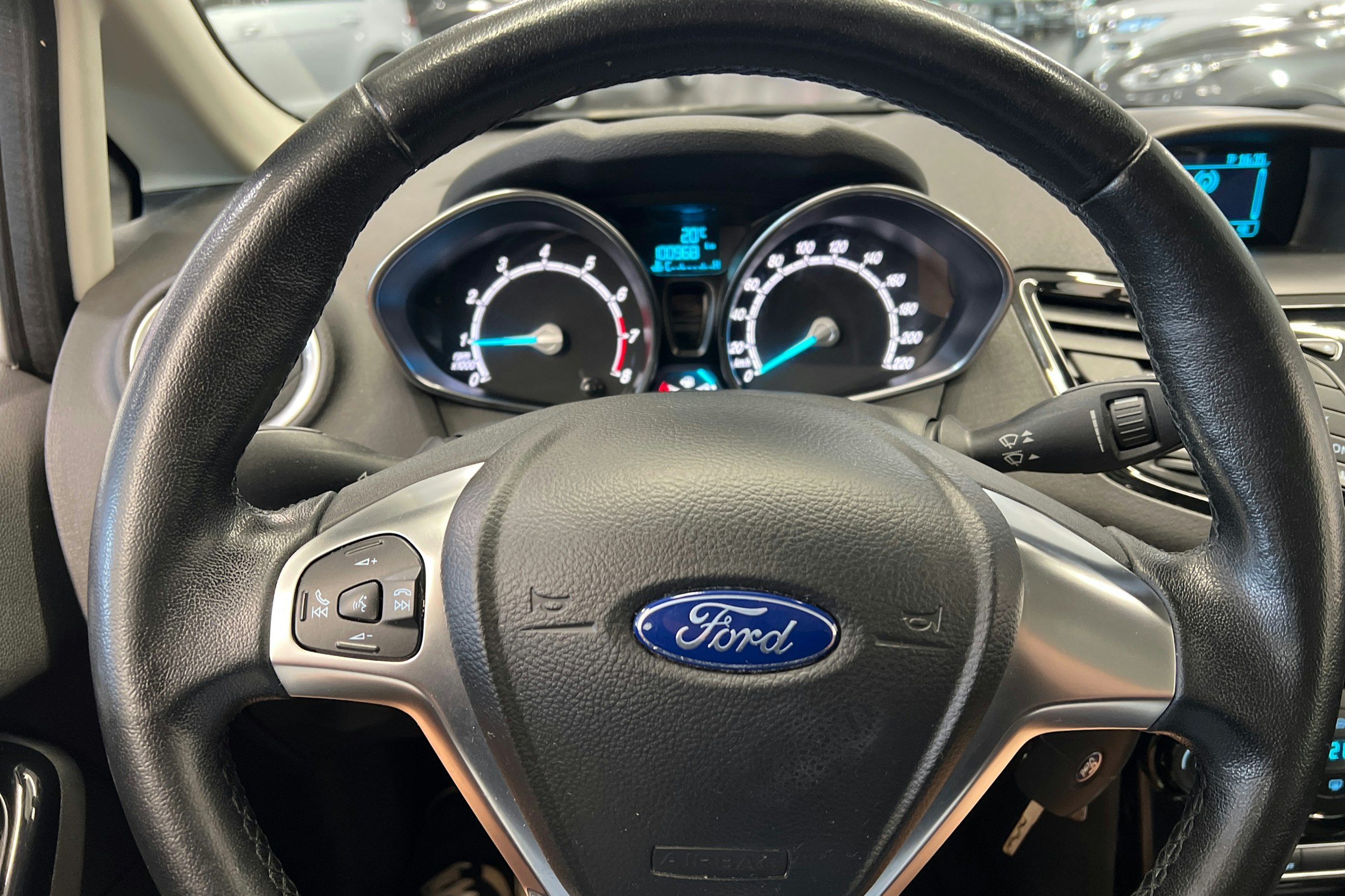 harmaa Ford Fiesta 2015 kuva 22.