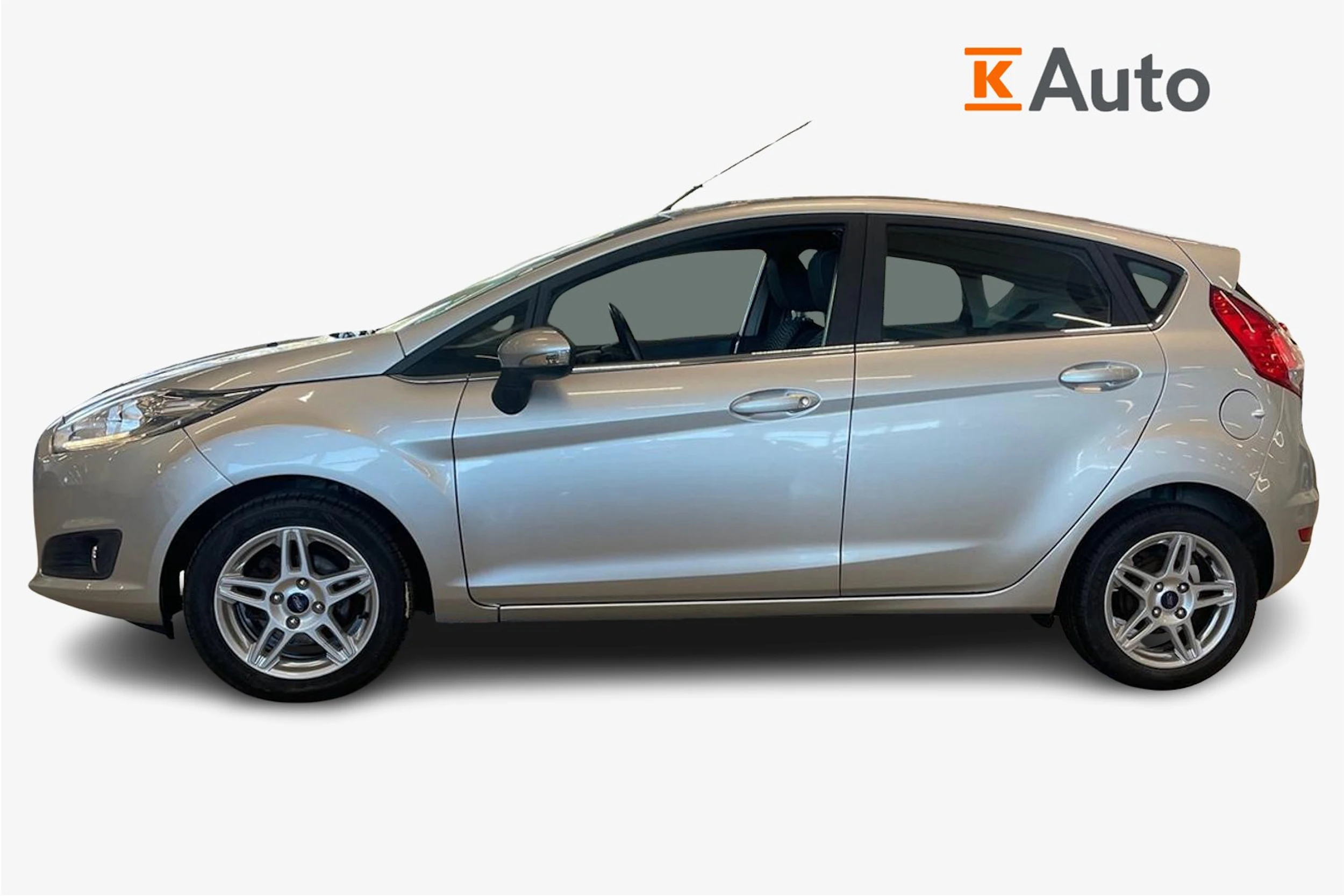 harmaa Ford Fiesta 2015 kuva 7.