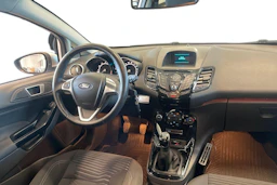 harmaa Ford Fiesta 2015 kuva 9.