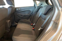 harmaa Ford Fiesta 2015 kuva 11.