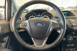 harmaa Ford Fiesta 2015 kuva 16.