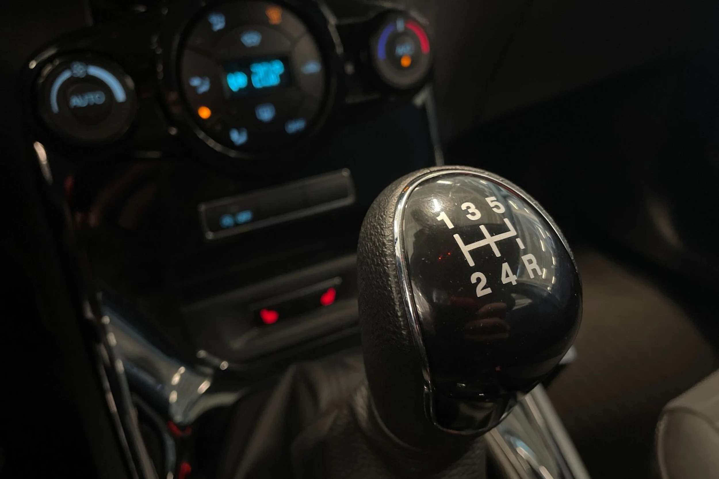 harmaa Ford Fiesta 2015 kuva 25.