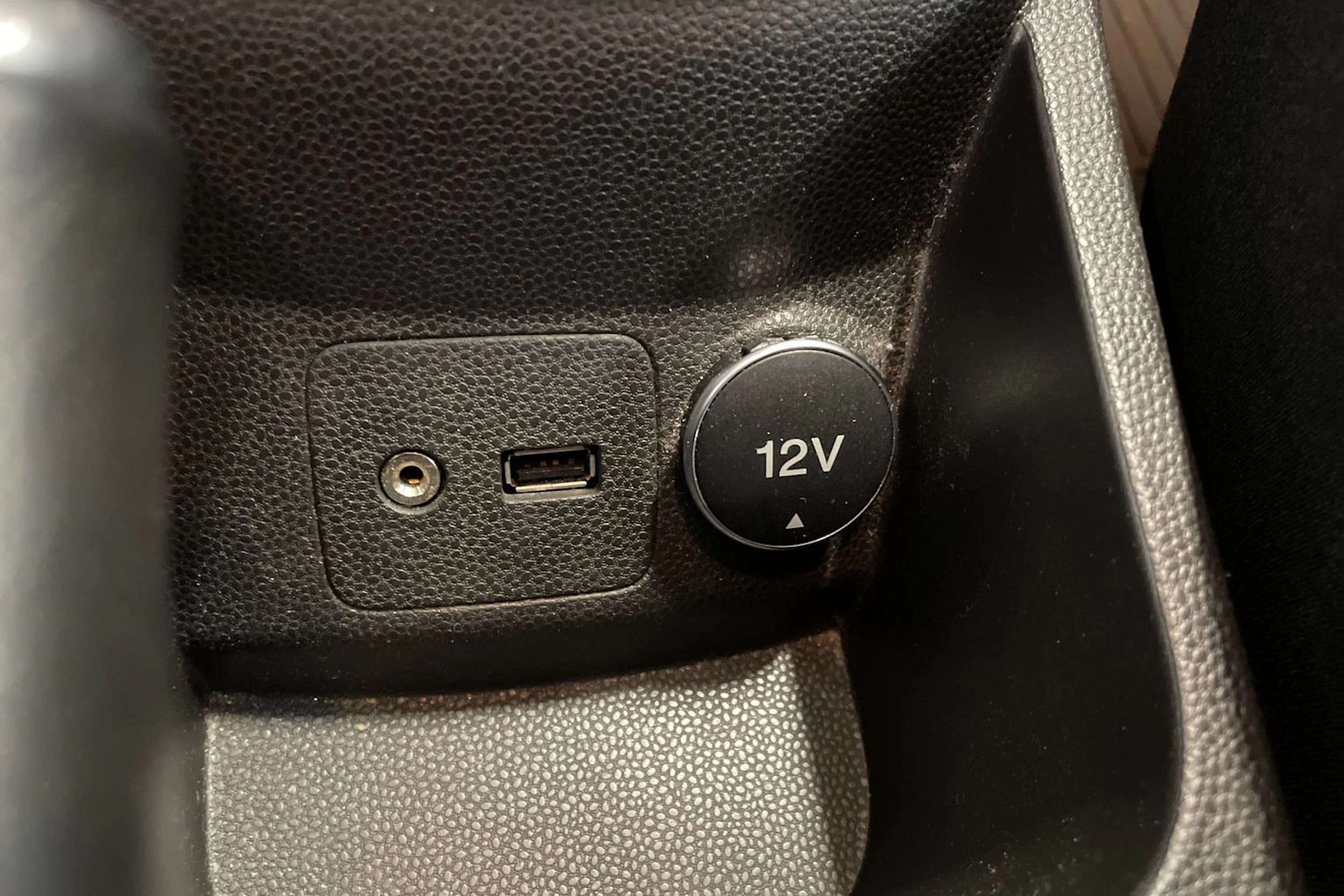 harmaa Ford Fiesta 2015 kuva 27.