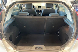 harmaa Ford Fiesta 2015 kuva 30.