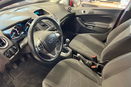 punainen Ford Fiesta 2015 kuva 3.